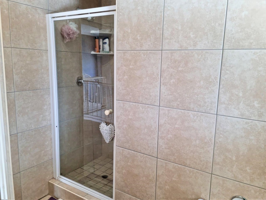 5 Bedroom Property for Sale in Melodie North West